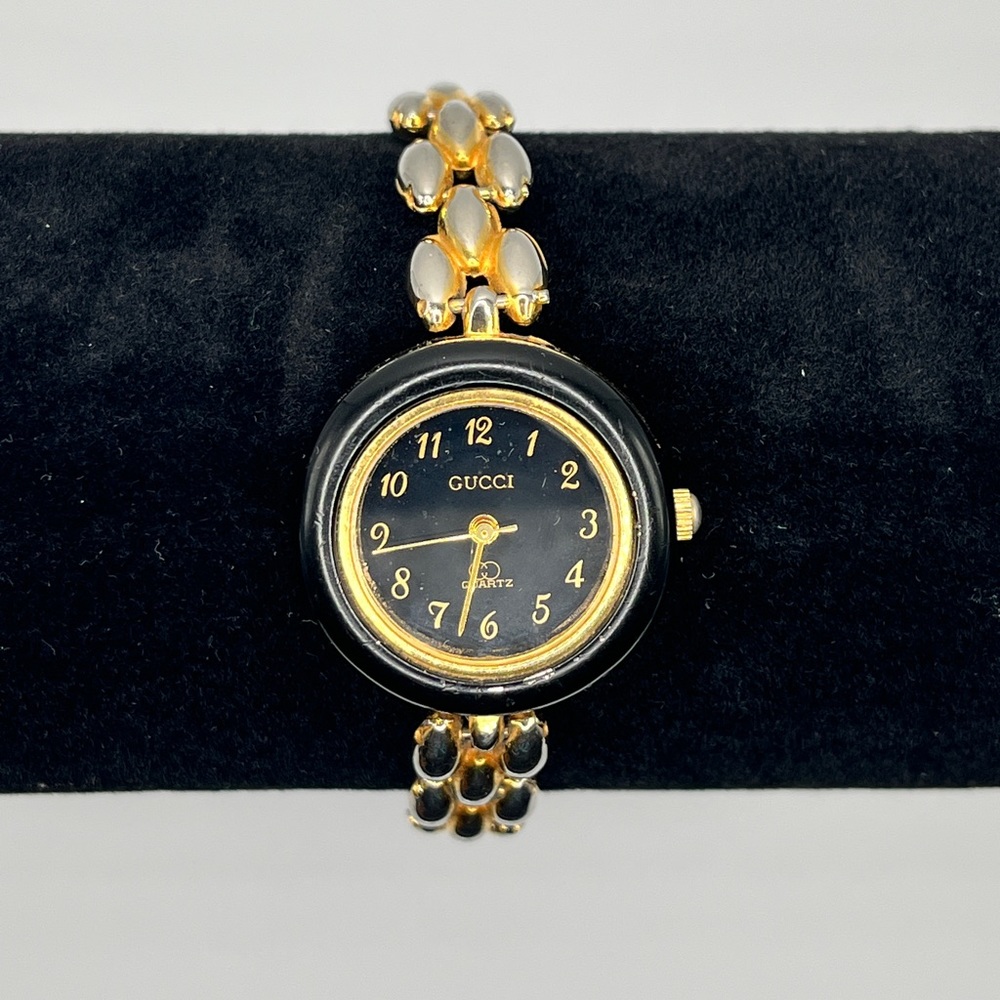 Retro vintage Gucci women’s watch quartz movement goldtone 7 inch band